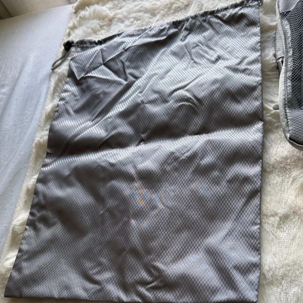 Silver Mesh Travel Organizer